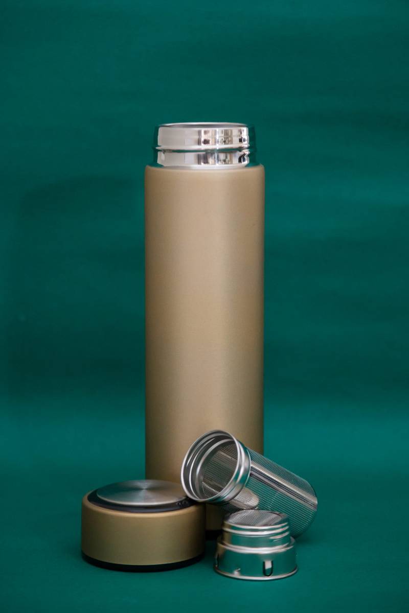 Garrafa Termica de Inox com Infusor 2 EM 1 500ml - DOURADA2