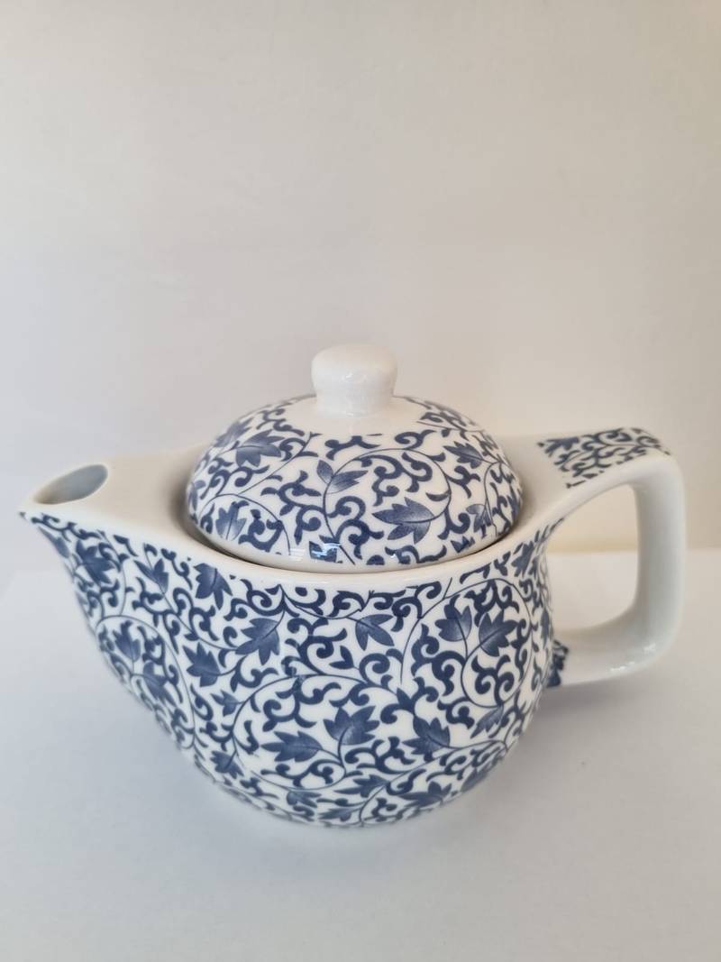 Chaleira com infusor para chá fechado